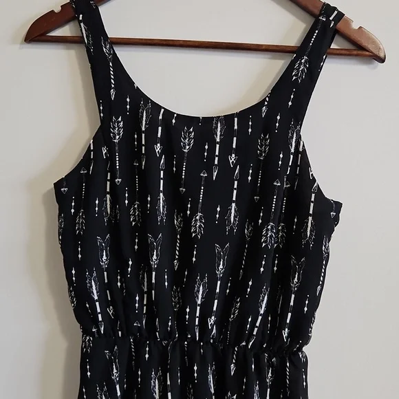 H&M Divided Black and White Patterned Dress - Picture 2 of 10